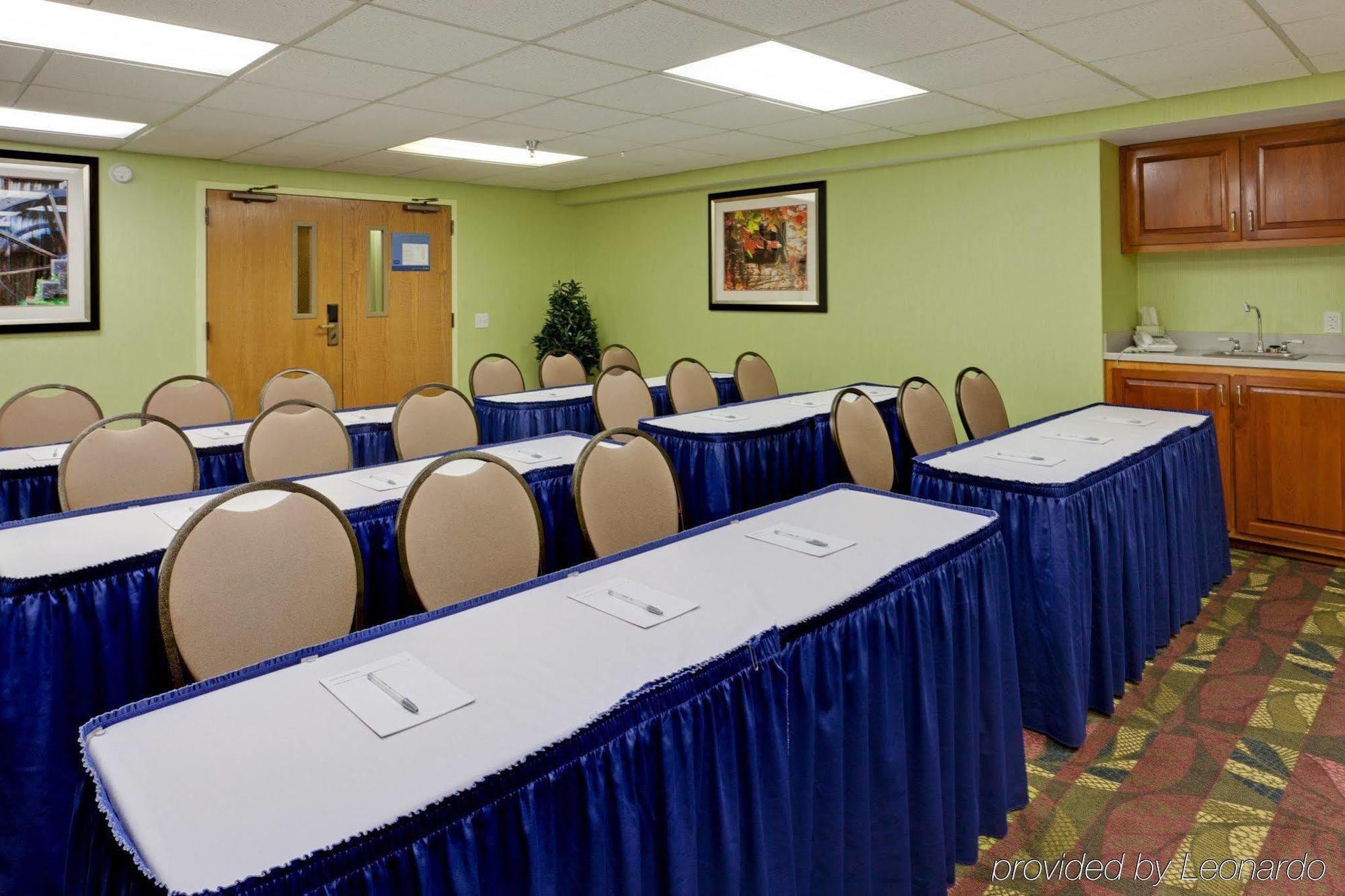 Hampton Inn Harrisonburg - University Бізнес фото